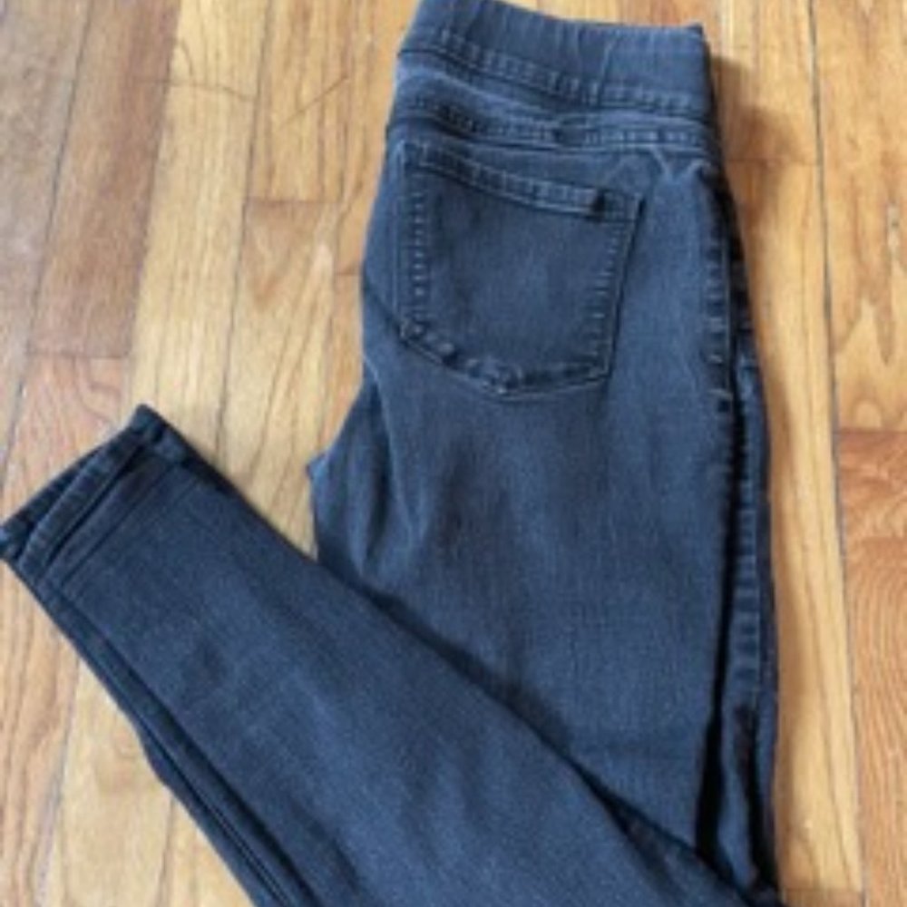 Old Navy super skinny black jean - size 8